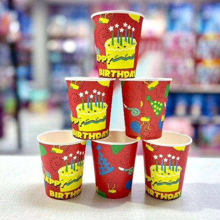 كاسات عيد ميلاد احمر